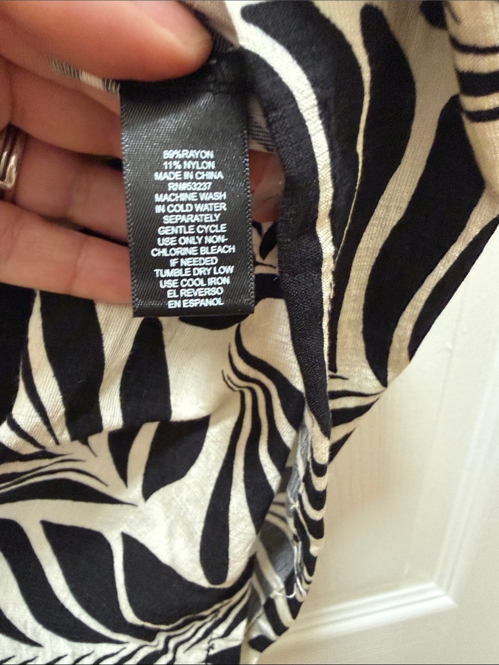 Women’s Black & Cream Tropical Leaf Drawstring Shorts NWT Medium - Picture 7 of 7